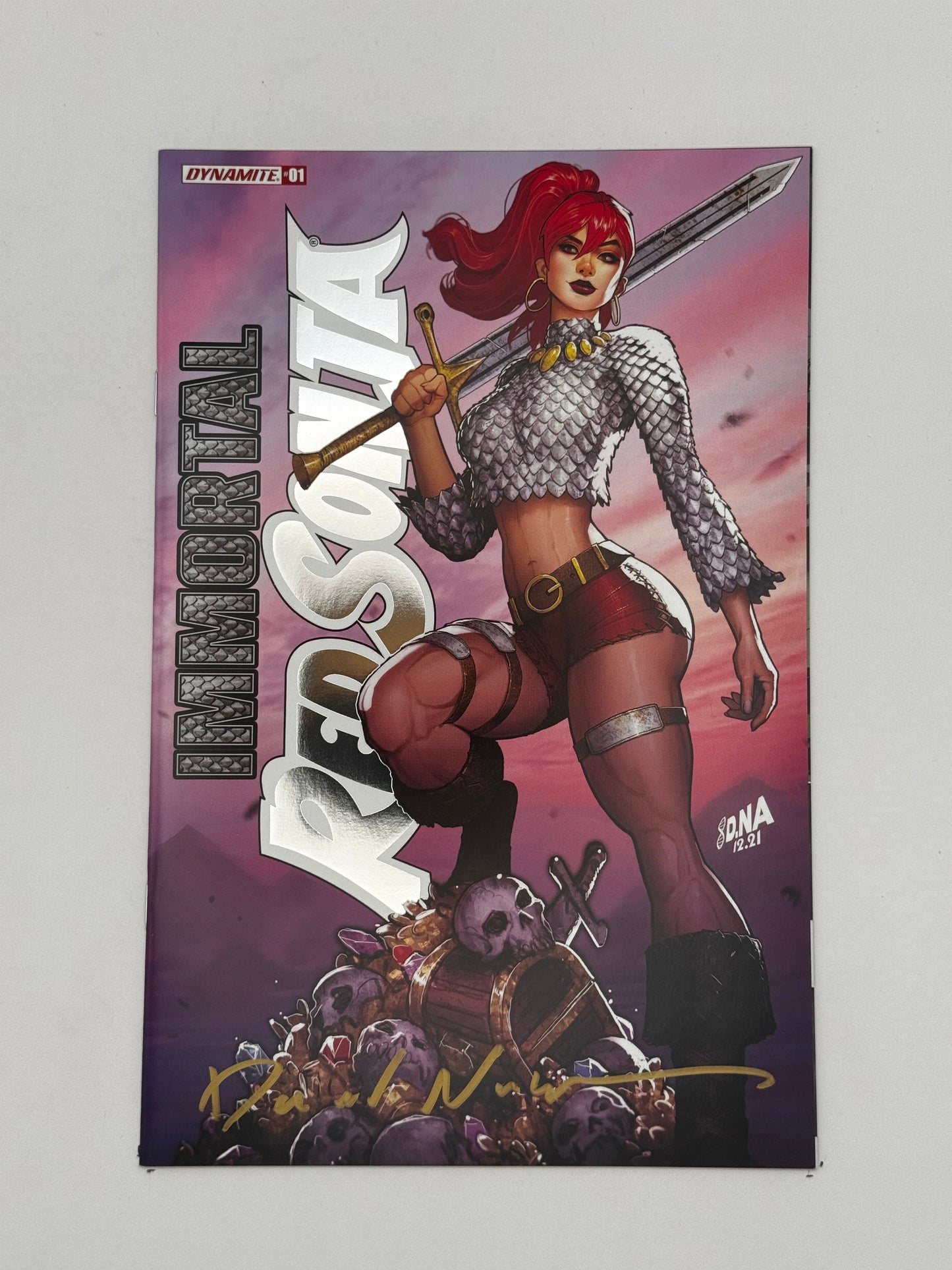 [SIGNED by David Nakayama] IMMORTAL RED SONJA #1 DAVID NAKAYAMA EXCLUSIVE FOIL STAMPED LOGO VAR