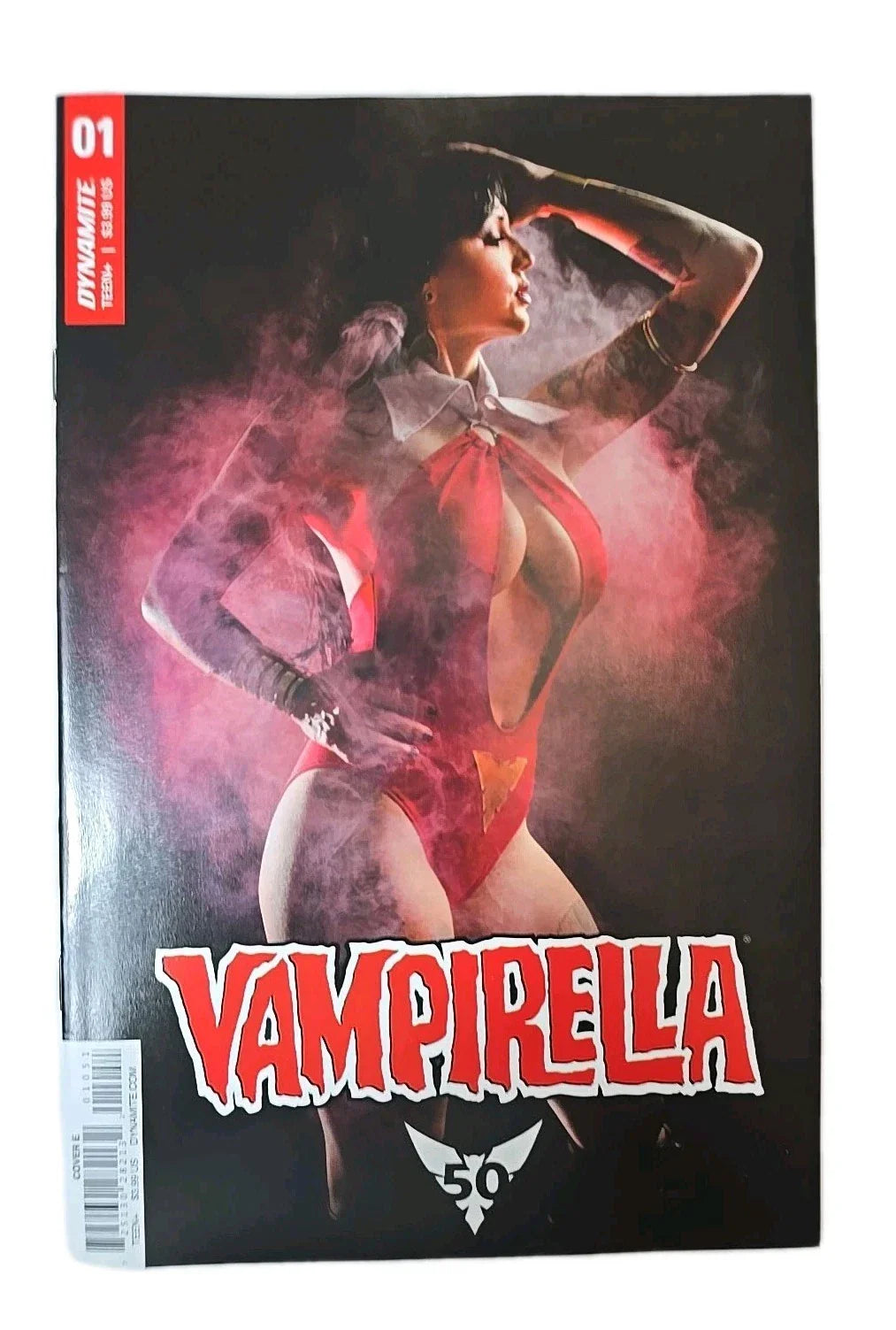 VAMPIRELLA #1 CVR E COSPLAY